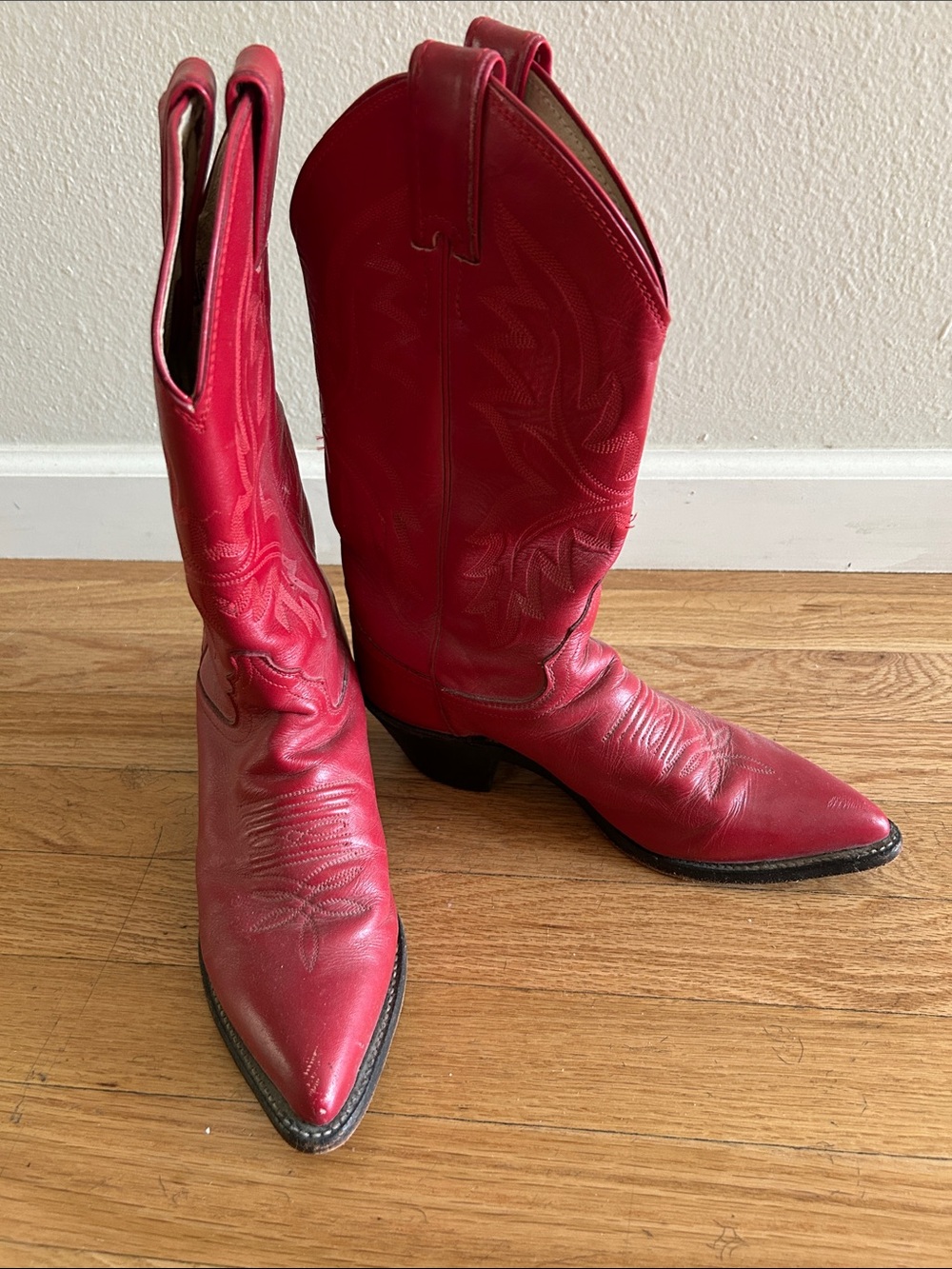 Justin Women's Red Western Cowboy Boots - Classic Style